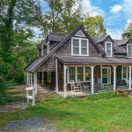 Buy this 6 bed house on Johns River Road in Laurel Park, Blowing Rock