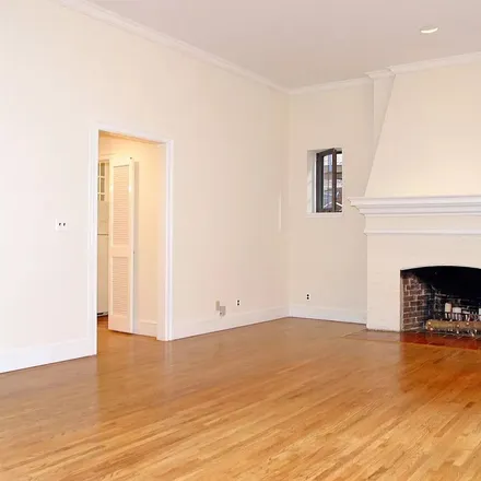 Rent this 3 bed apartment on 26 West 97th Street in New York, NY 10025