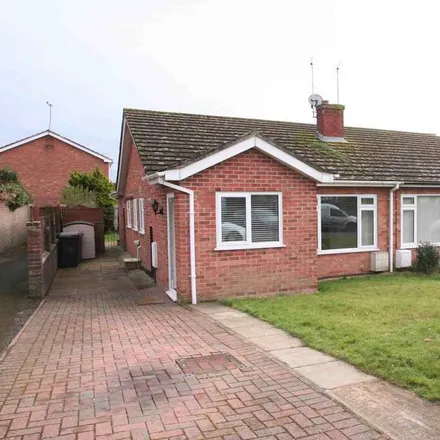 Rent this 2 bed house on Green Close in Benson, OX10 6NN