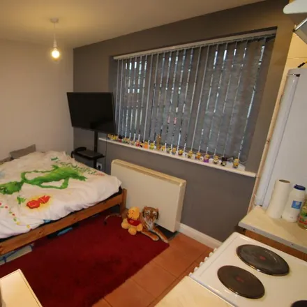 Rent this studio apartment on 29 Kelburne Road in Oxford, OX4 3SQ