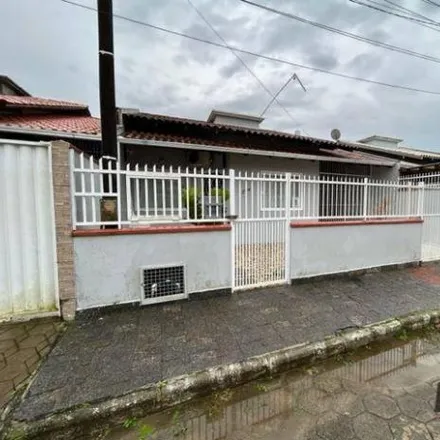 Buy this 2 bed house on Rua Curitiba in Centro, Balneário Piçarras - SC