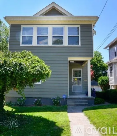 Rent this 2 bed duplex on 5039 Marion Avenue