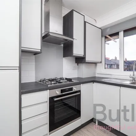 Image 2 - Cranleigh House, West Barnes Lane, Cottenham Park, London, SW20 0BE, United Kingdom - Apartment for rent