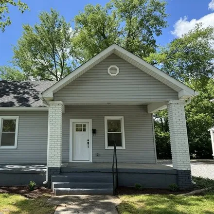 Buy this 2 bed house on 689 East Vine Street in Murfreesboro, TN 37130