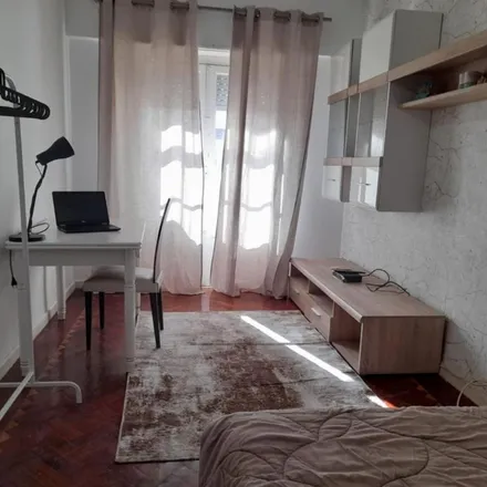 Rent this 3 bed apartment on Praceta dos Campos Agrícolas in 2700-598 Amadora, Portugal