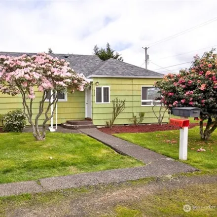 Buy this 2 bed house on 686 Stockwell Street in Aberdeen, WA 98520