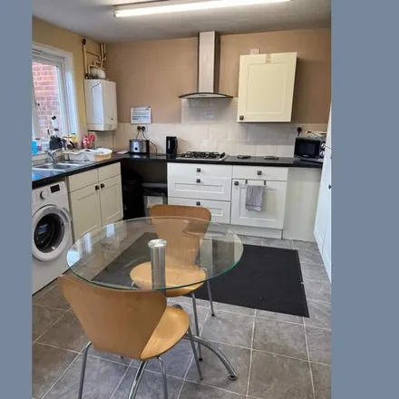 Image 4 - Lehar Close, Basingstoke, RG22 4HT, United Kingdom - Room for rent
