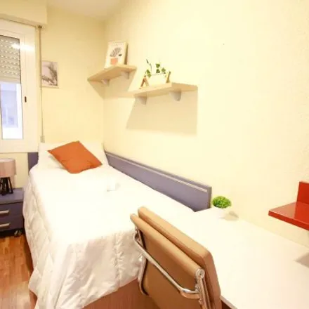 Rent this 3 bed room on Carrer de Girona in 151-153, 08037 Barcelona
