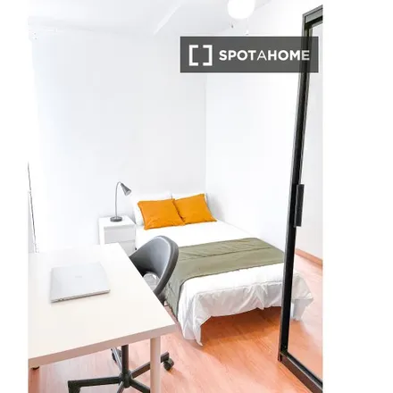 Rent this 6 bed room on Carrer de l'Hospital in 4, 08001 Barcelona