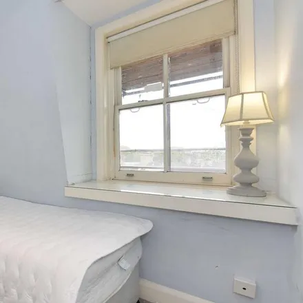 Image 7 - Egerton Gardens, London, SW3 2DF, United Kingdom - Apartment for rent