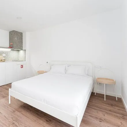 Rent this studio apartment on 4000-313 Distrito de Leiria