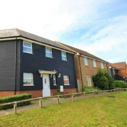 Rent this 3 bed duplex on Grouse Meadows in Bracknell, RG12 8AW
