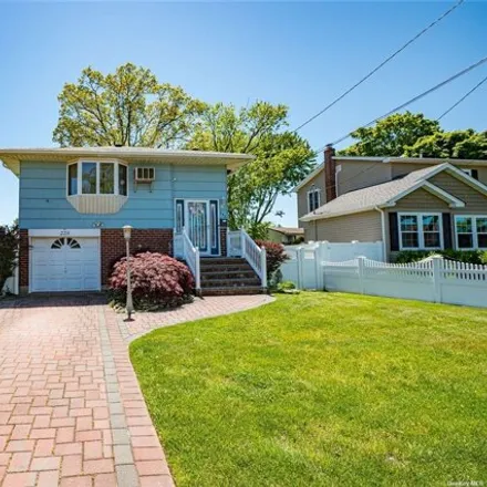 Buy this 3 bed house on 225 41st Street in Village of Lindenhurst, NY 11757