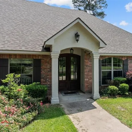Buy this 5 bed house on Fountainbleau Road in Caddo Parish, LA 71047