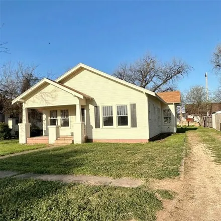 Image 2 - 420 Locust Street, Merkel, TX 79536, USA - House for sale