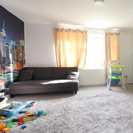 Image 3 - Osterley Close, Stevenage, SG2 8SN, United Kingdom - Apartment for sale