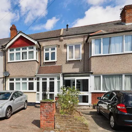 Rent this 3 bed townhouse on Cromwell Avenue in London, KT3 6DL