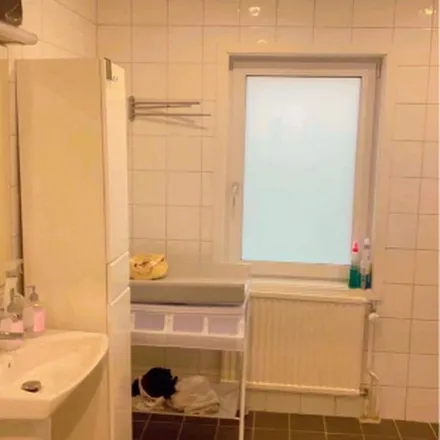 Rent this 5 bed apartment on Grönegatan in 333 31 Smålandsstenar, Sweden