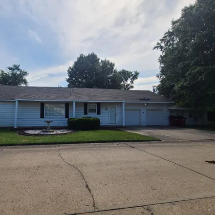 Buy this 2 bed house on 701 East Gladys Street in Sikeston, MO 63801