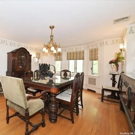 Image 8 - 48 Wensley Drive, Village of Russell Gardens, Village of Great Neck Plaza, NY 11021, USA - House for sale