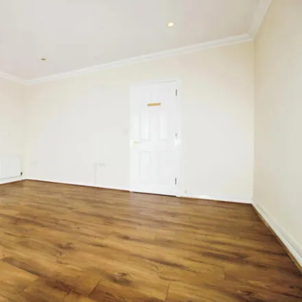 Image 4 - Honeypot Lane, Barnet, London, Nw9 - Townhouse for rent