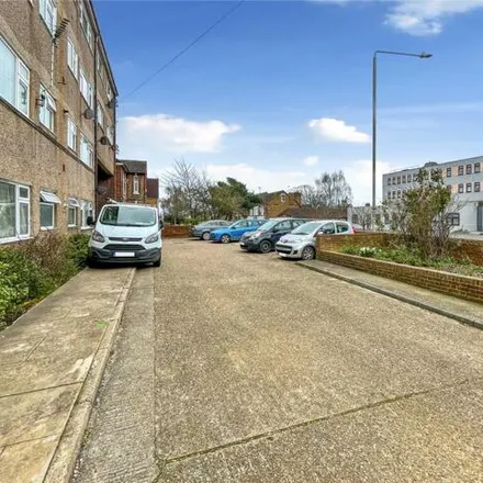 Image 7 - London Road, Sittingbourne, Kent, Me10 - Apartment for sale