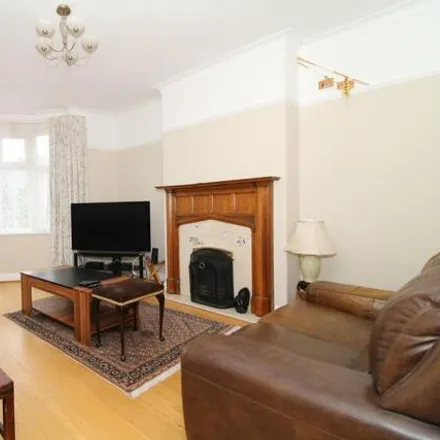 Image 3 - Valan Leas, London, BR2 0PW, United Kingdom - Duplex for sale