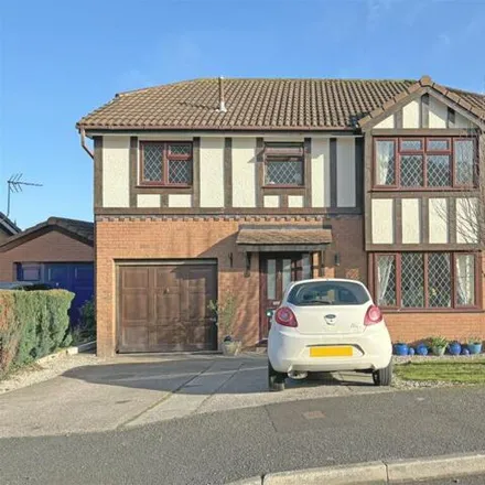 Buy this 5 bed house on Lôn Dirion in Abergele, LL22 8PX