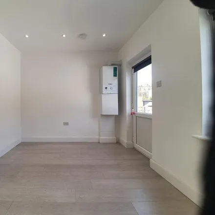 Image 2 - Picholine, 11 Hercules Street, London, N7 6AT, United Kingdom - Apartment for rent