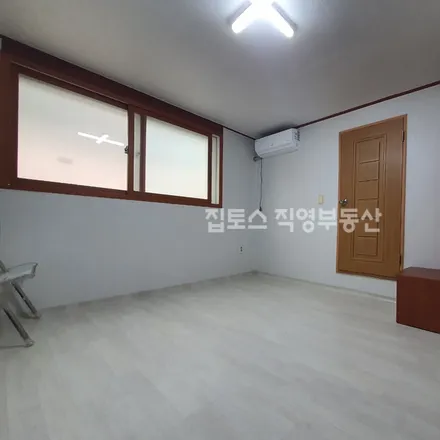 Rent this studio apartment on 서울특별시 은평구 신사동 37-6