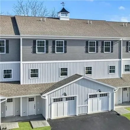 Rent this 2 bed townhouse on 10 Fort Hill Road in Poquonock Bridge, Groton