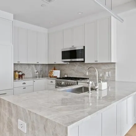 Image 3 - 169 Calyer Street, New York, NY 11222, USA - Townhouse for sale
