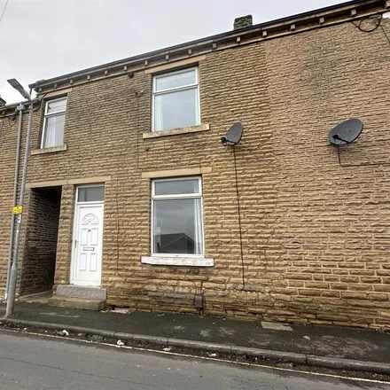 Rent this 2 bed townhouse on Lightcliffe Road in Brighouse, HD6 2DJ