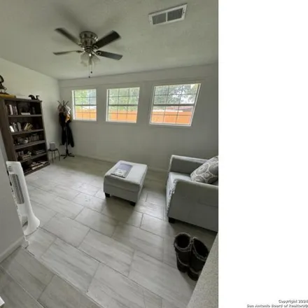 Image 5 - 289 East Langley Boulevard, Universal City, Bexar County, TX 78148, USA - House for sale
