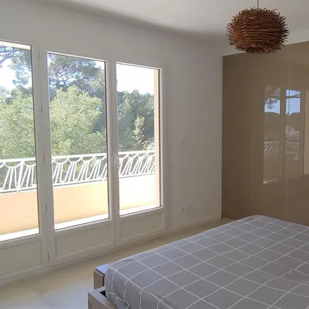 Rent this 2 bed apartment on 83110 Sanary-sur-Mer