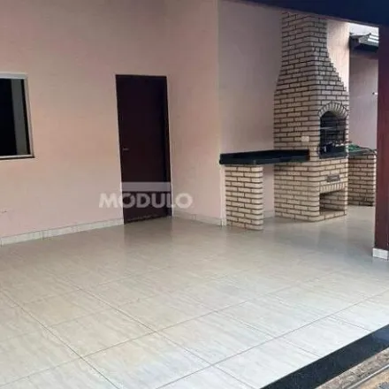 Buy this 3 bed house on Rua da Produção in Minas Gerais, Uberlândia - MG