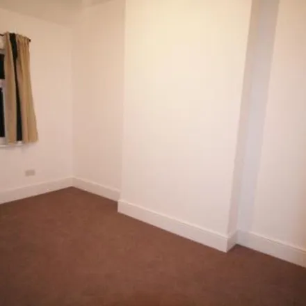 Rent this 2 bed apartment on Burger King in Grove Road, London