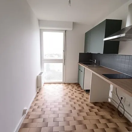 Rent this 3 bed apartment on 37 Rue de Fondeville in 31400 Toulouse, France