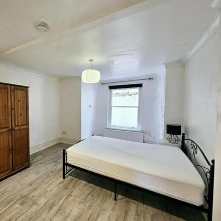 Rent this 3 bed apartment on High Street in London, London