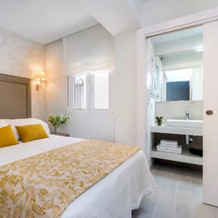 Image 6 - Calle Velarde, 13, 41001 Seville, Spain - Apartment for rent