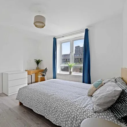 Rent this 4 bed apartment on Bikehangar 214;Bikehangar 212 in Kibworth Street, London