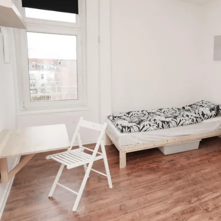 Rent this 4 bed room on Augen-Optik in Rheinstraße, 12159 Berlin