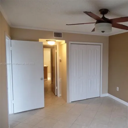 Image 5 - South Oakland Forest Drive, Broward County, FL 33309, USA - Condo for rent