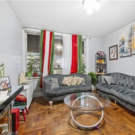 Image 2 - 645 Saint Lawrence Avenue, New York, NY 10473, USA - Duplex for sale