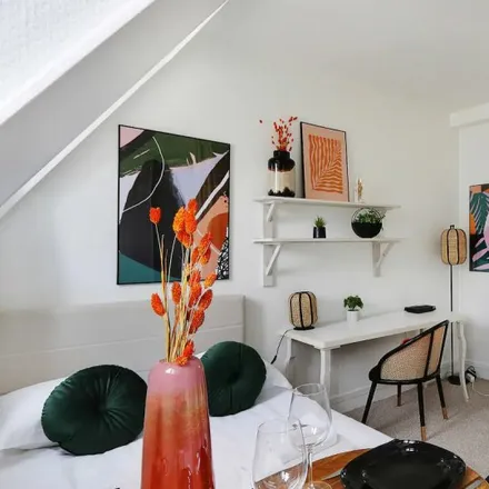 Rent this studio apartment on 79 Avenue Henri Martin in 75116 Paris, France