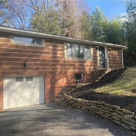 Rent this 3 bed house on 662 Fort Couch Road in Beadling, Upper St. Clair
