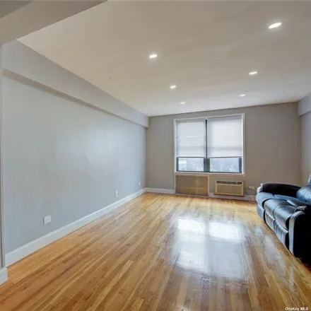 Image 9 - 65-15 38th Avenue, New York, NY 11377, USA - Apartment for sale