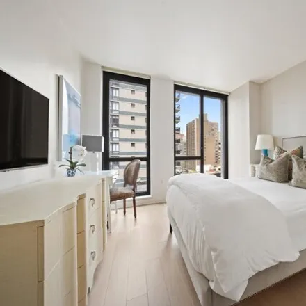 Image 3 - 160 East 22nd Street, New York, NY 10010, USA - Condo for sale