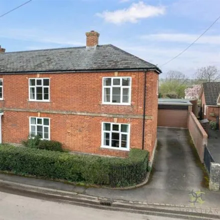 Buy this 5 bed house on Cotswold View in Gibbs Lane, Offenham