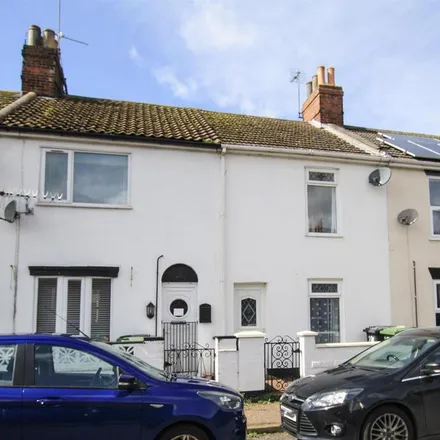 Rent this 2 bed townhouse on Dickens Avenue in Gorleston-on-Sea, NR30 3DS